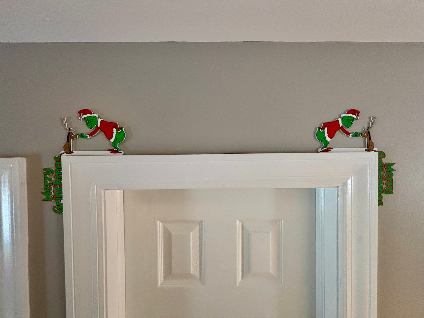 Grinch with Max Merry Grinchmas Door Corner