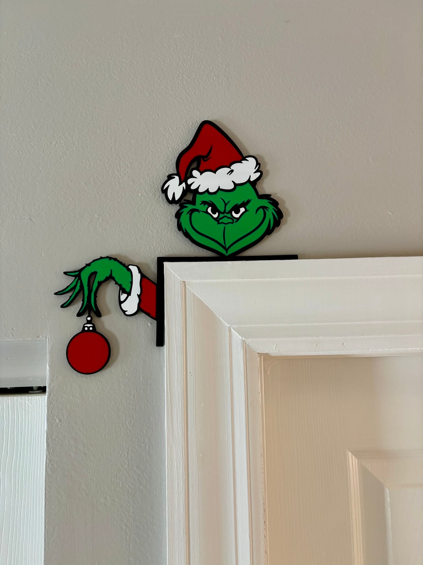Grinch with Ornament Door Corner