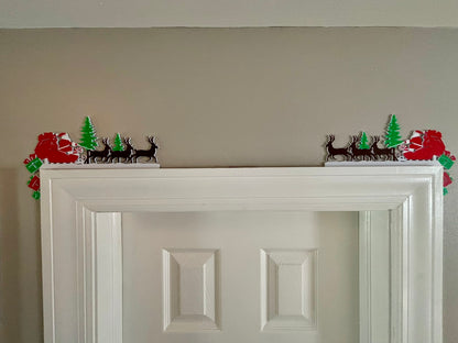 Here Comes Santa Christmas Door Corner